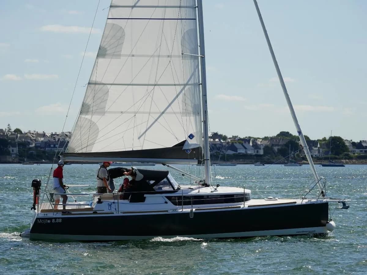 Boat - Rent a 8.88m Mojito 888 Sailing Yacht in Larmor-Plage
