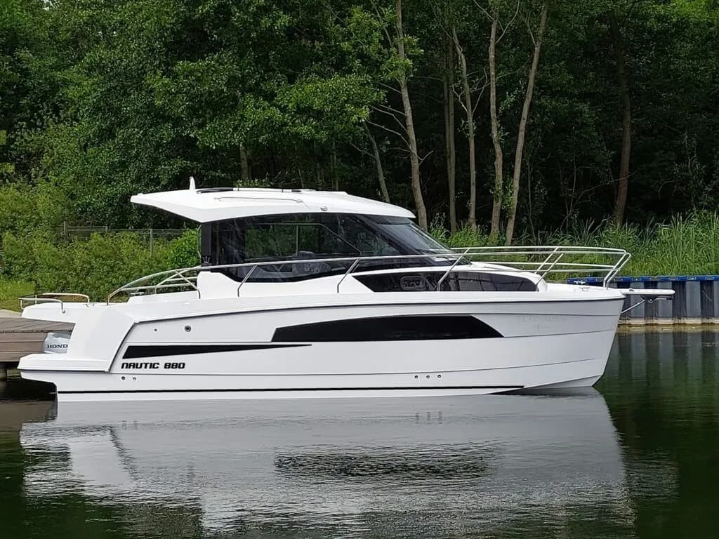 Boat - Charter a 8.95m Motor Yacht in Piekna Gora