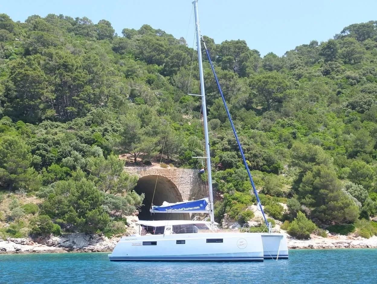 Boat - Charter a 12m Nautitech Open 40 Catamaran in Palm Cay