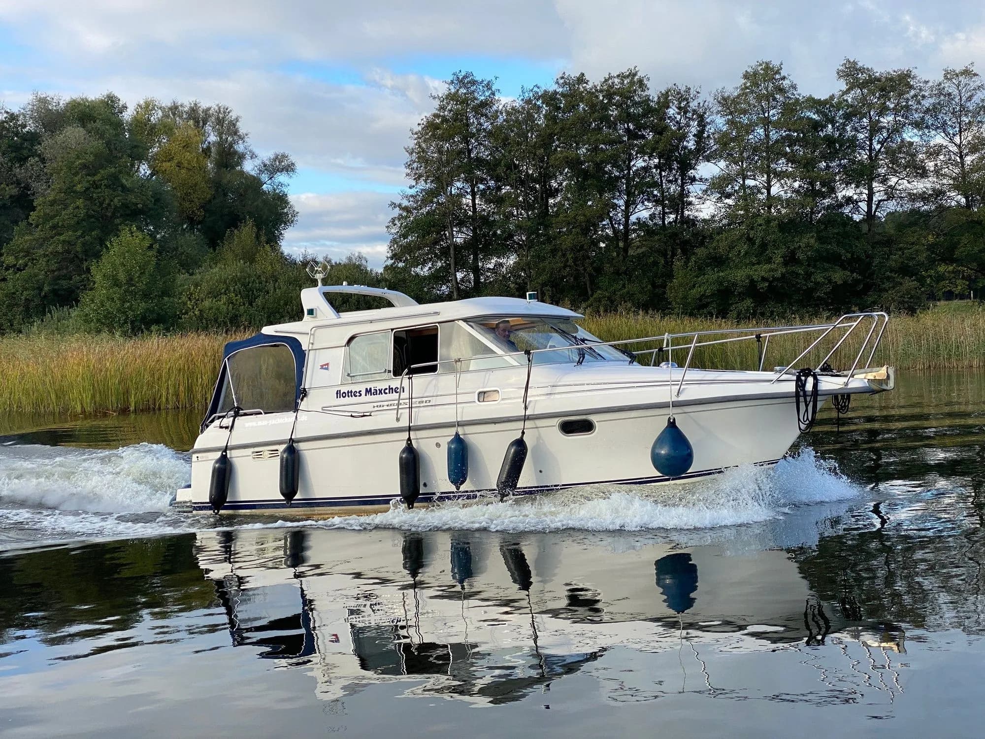 Boat - 8.93m Wolfsbruch Nimbus 280 Coupe Hire