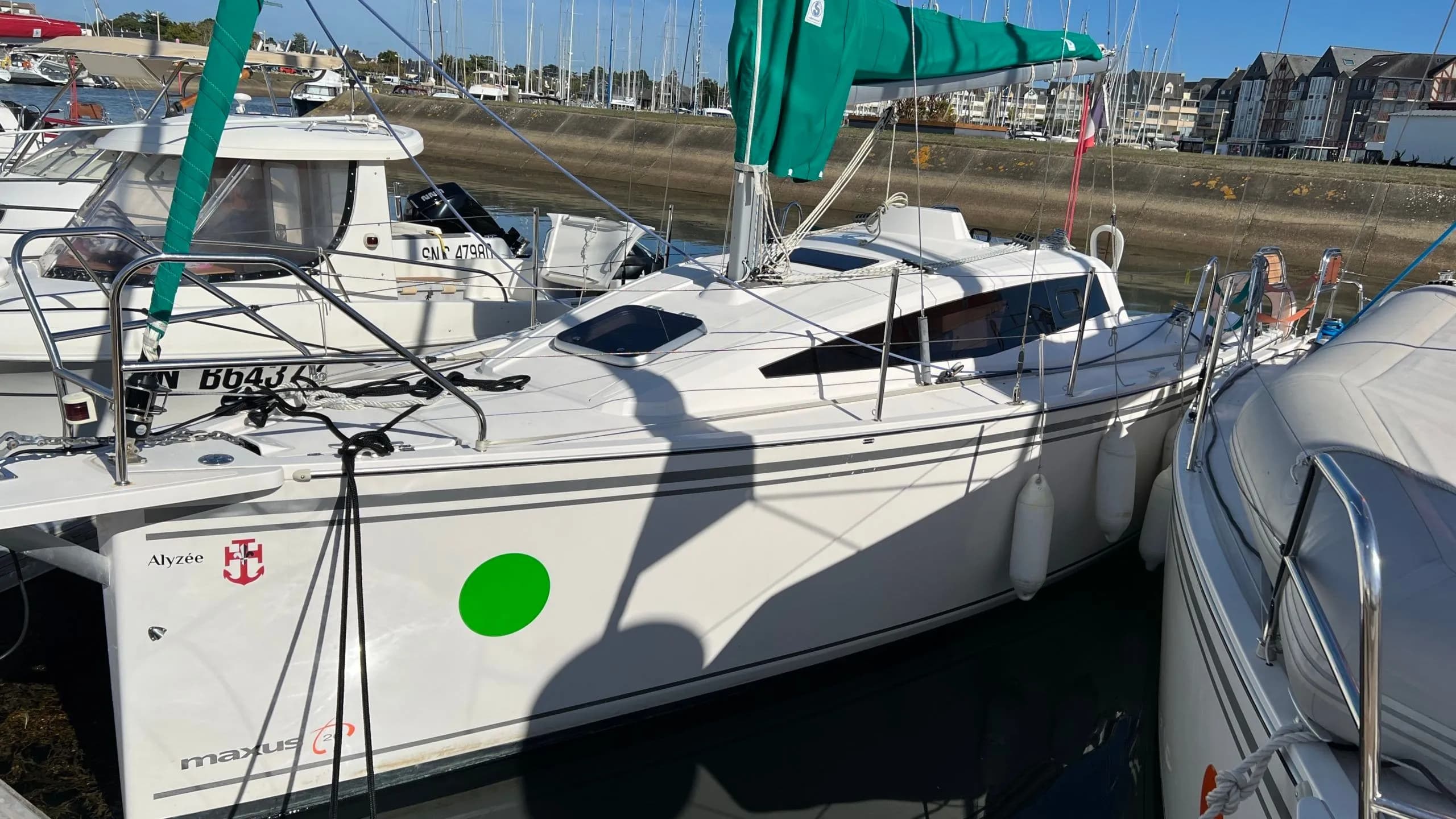 Boat - 7.62m Arzon Sailing Yacht Hire