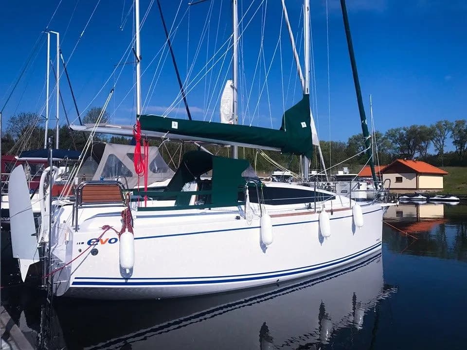 Boat - Explore Bogaczewo on a 8.17m 2 Cabin Sailing Yacht Rental