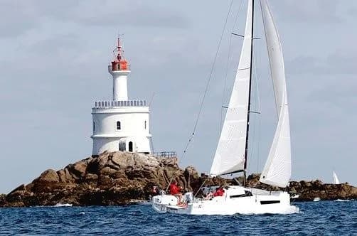 Boat - 9.8m La Trinite-sur-Mer Sailing Yacht Hire