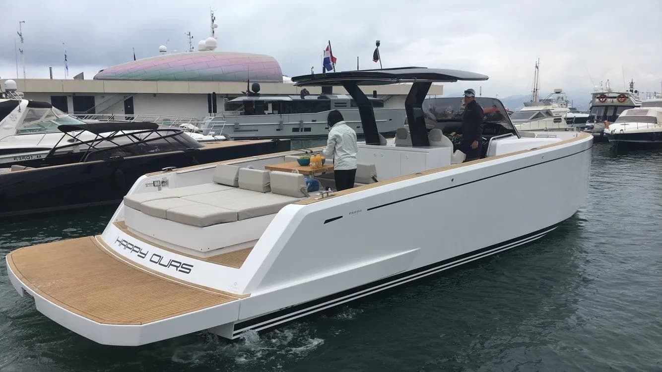 Boat - Charter a 14m Pardo 43 Motor Yacht in Cannes