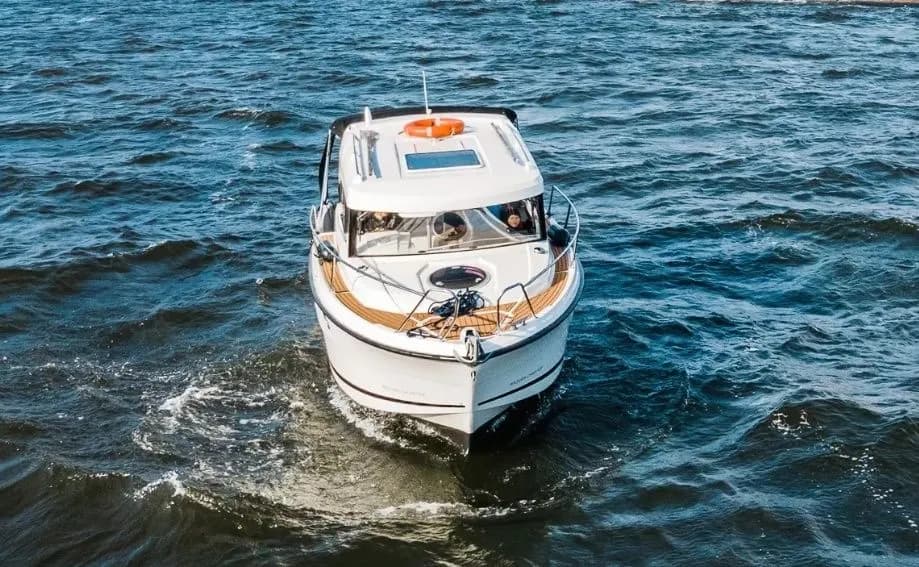 Boat - 7.9m Gizycko 2 Cabin Motor Yacht Hire