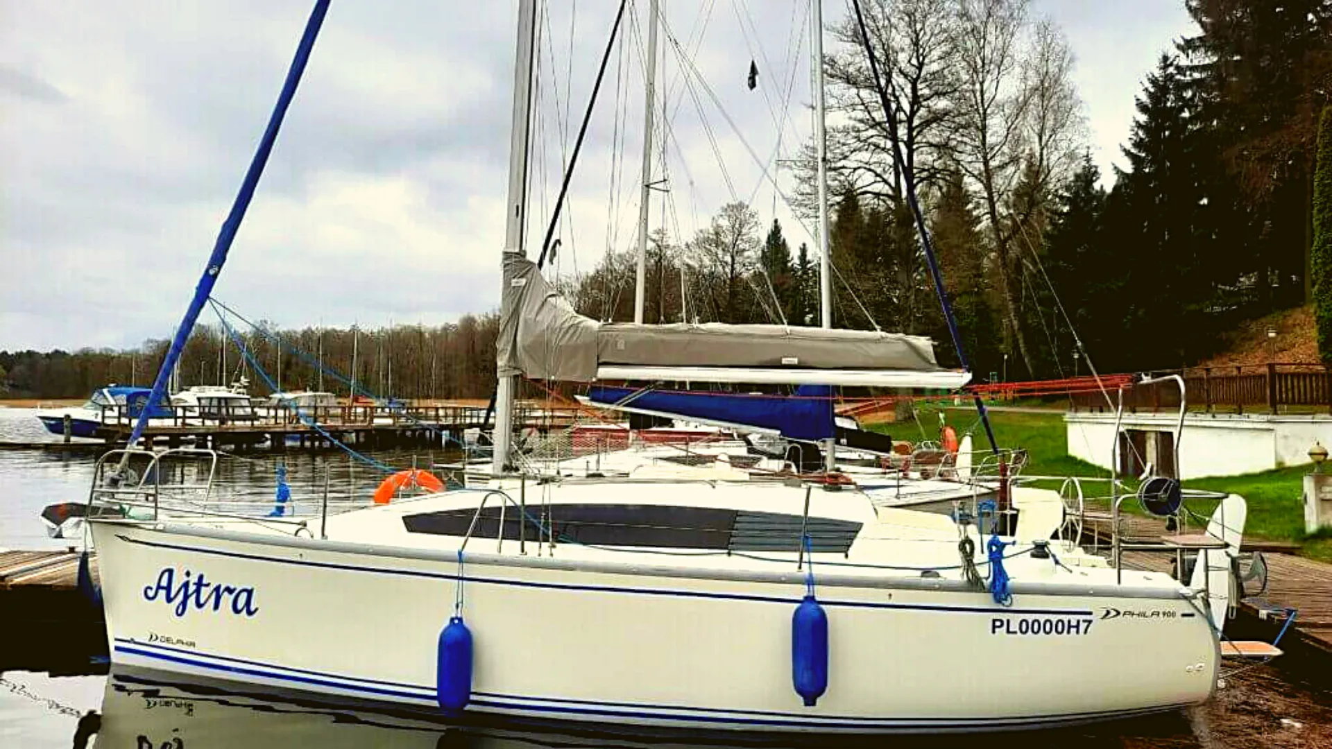 Boat - Explore Stare Sady on a 9m Phila 900 Sailing Yacht Rental