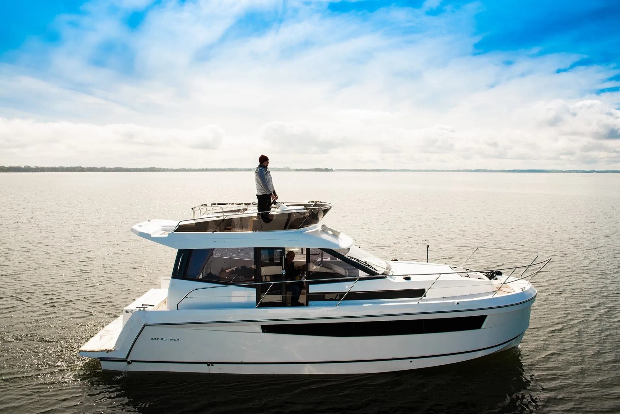 Boat - Explore Węgorzewo on a 10.38m Rental Motor Yacht Platinum 989