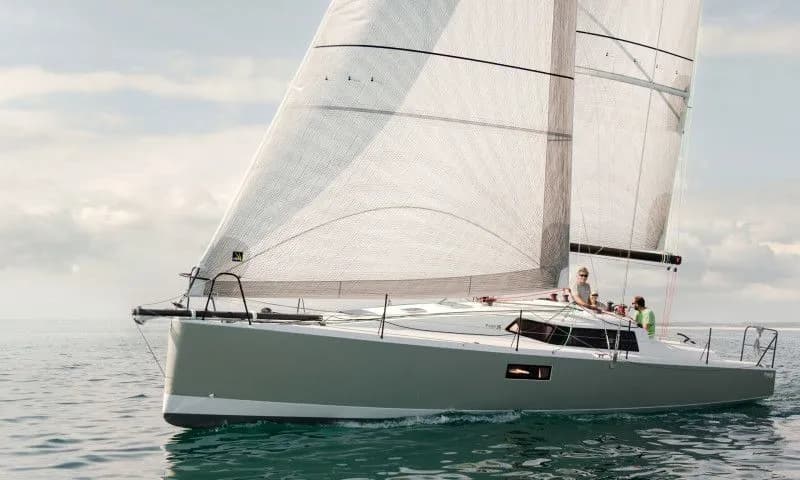 Boat - Explore La Trinite-sur-Mer on a 10.86m Rental Boat