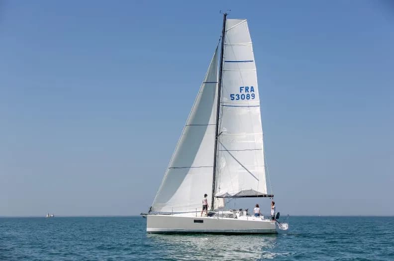 Boat - Rent a 10.86m Pogo 36 in La Rochelle