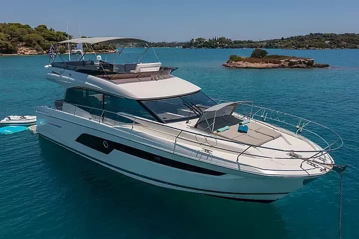 Boot - Explore Porto Heli on a 14.5m Prestige 520 F Motor Yacht Rental