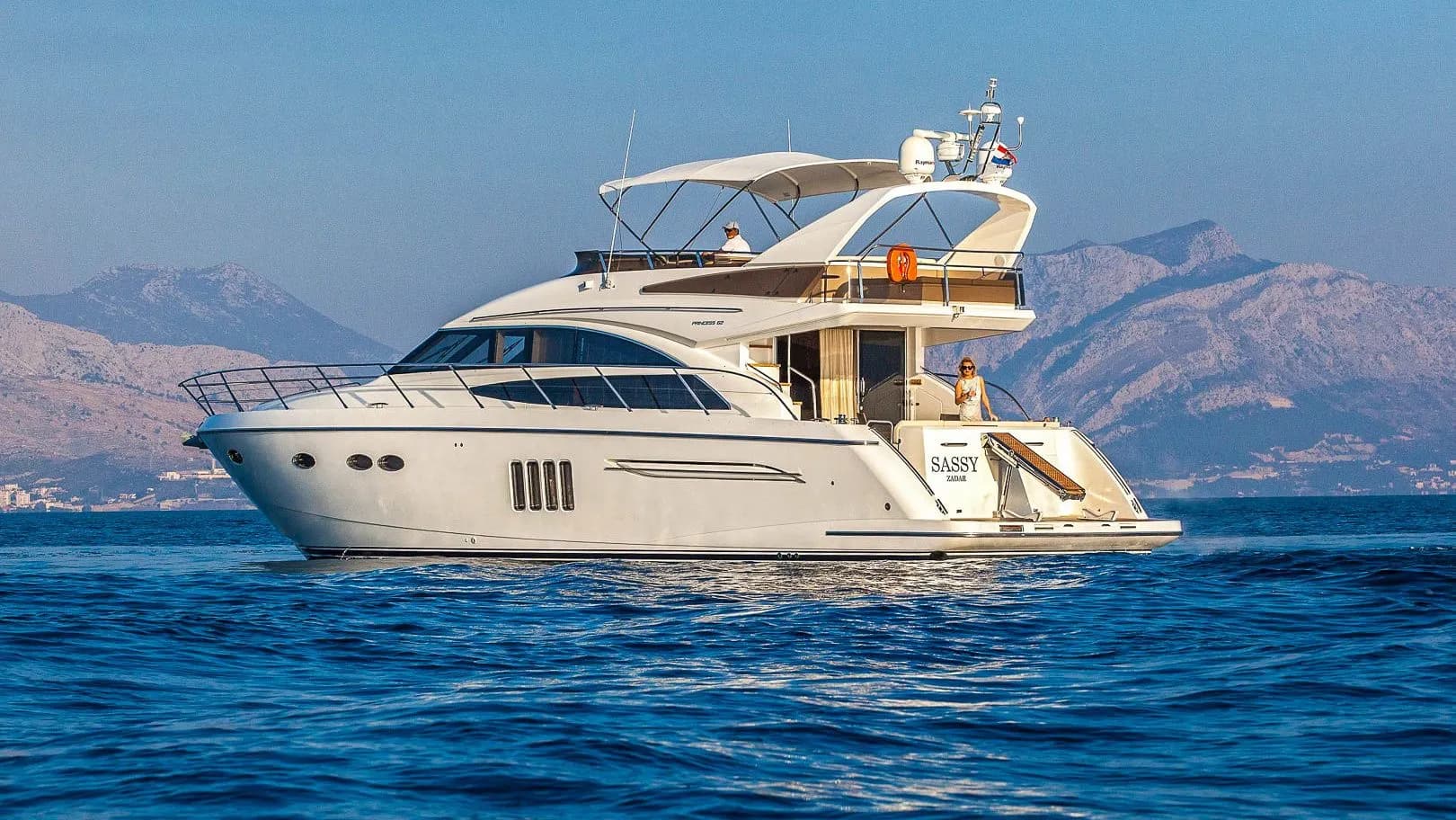 Boat - Charter a 19.3m Princess 62 in Podstrana