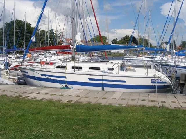Boat - Explore Ruciane-Nida on a 9.4m Rental Rhodos 940