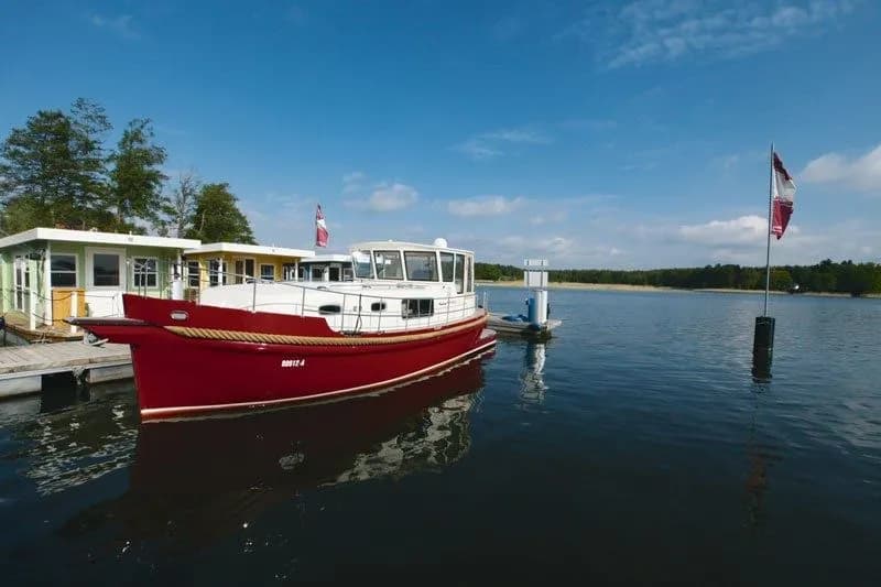 Boat - Explore Fürstenberg/Havel on a 11.65m 2 Cabin Motor Yacht Rental
