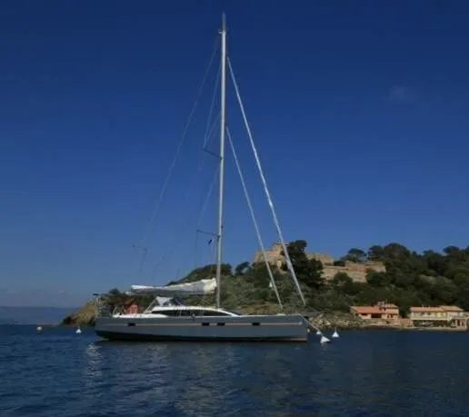 Boat - Charter a 11.99m 3 Cabin Sailing Yacht in Larmor-Plage