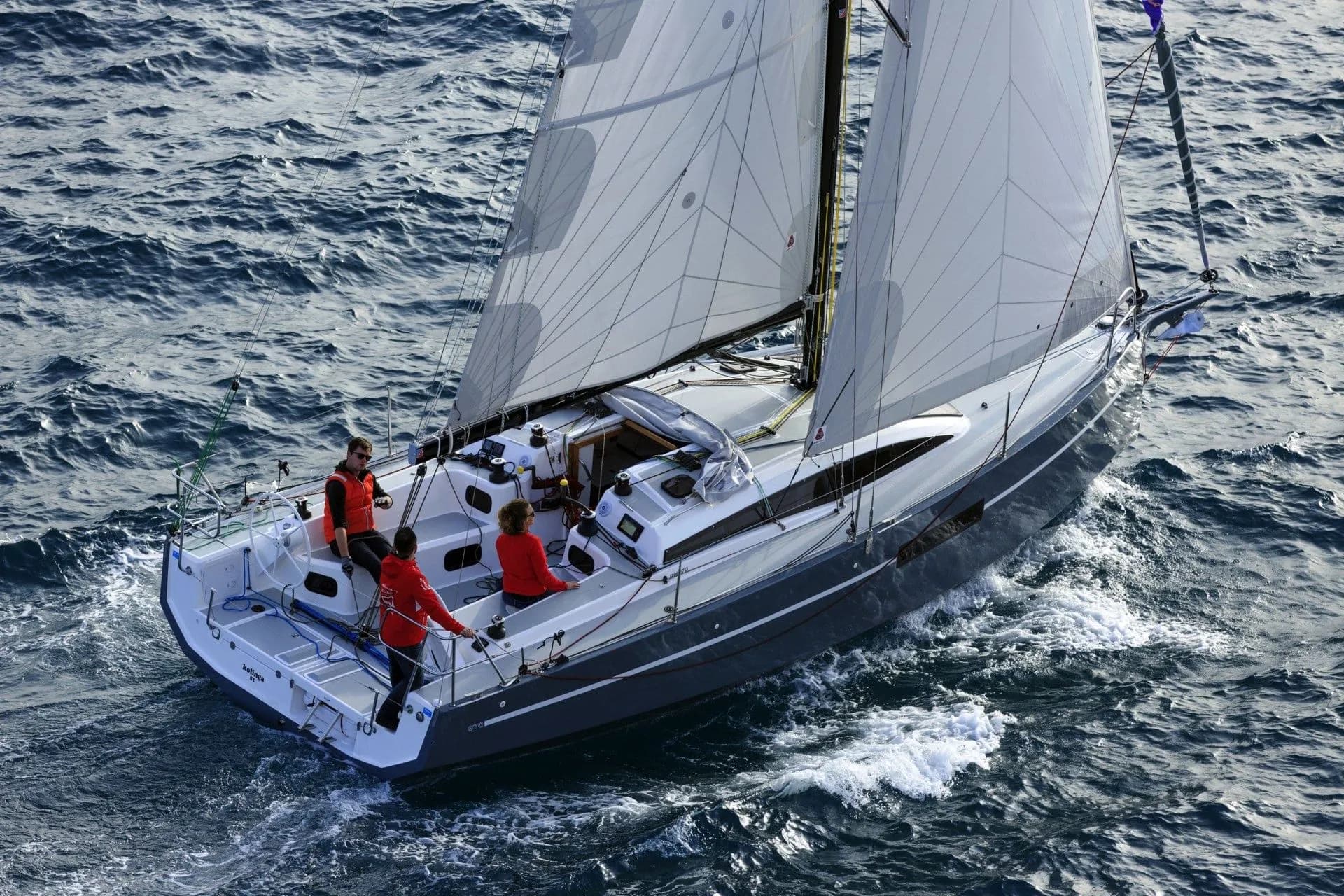 Boat - 9.7m La Trinite-sur-Mer Sailing Yacht Hire