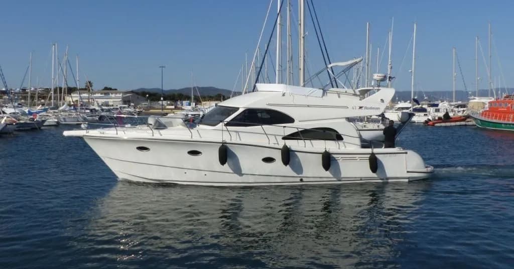 Boat - Explore Hyeres on a 13.67m Rental Rodman 41