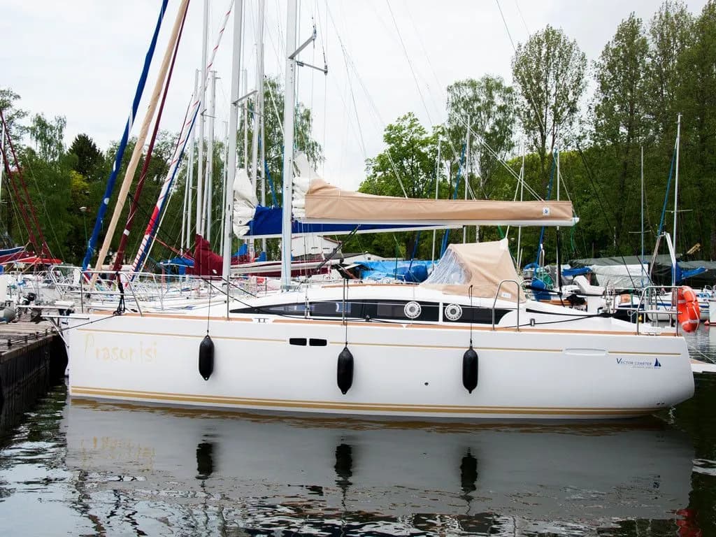 Boat - 9.5m Gizycko Shine 30 Sailing Yacht Hire