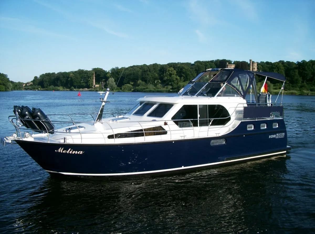 Boat - Rent a 10.8m Succes 108 Ultra Motor Yacht in Malchow