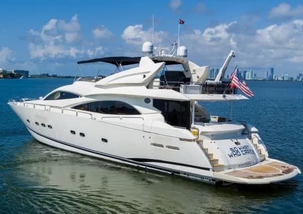 Tekne - Miami Kiralık 4 Kabinli 28.65m Motoryat