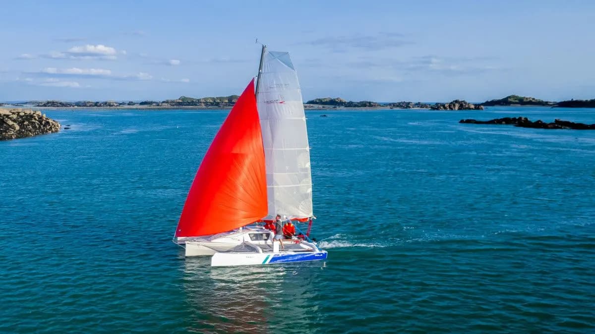 Boat - Charter a 6.9m Tricat 6.9 Catamaran in La Trinite-sur-Mer