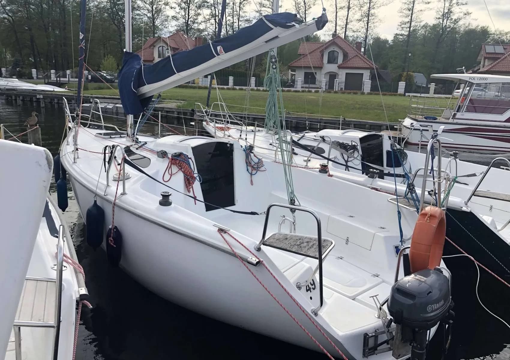Boat - Charter a 7.8m 2 Cabin Sailing Yacht in Gizycko