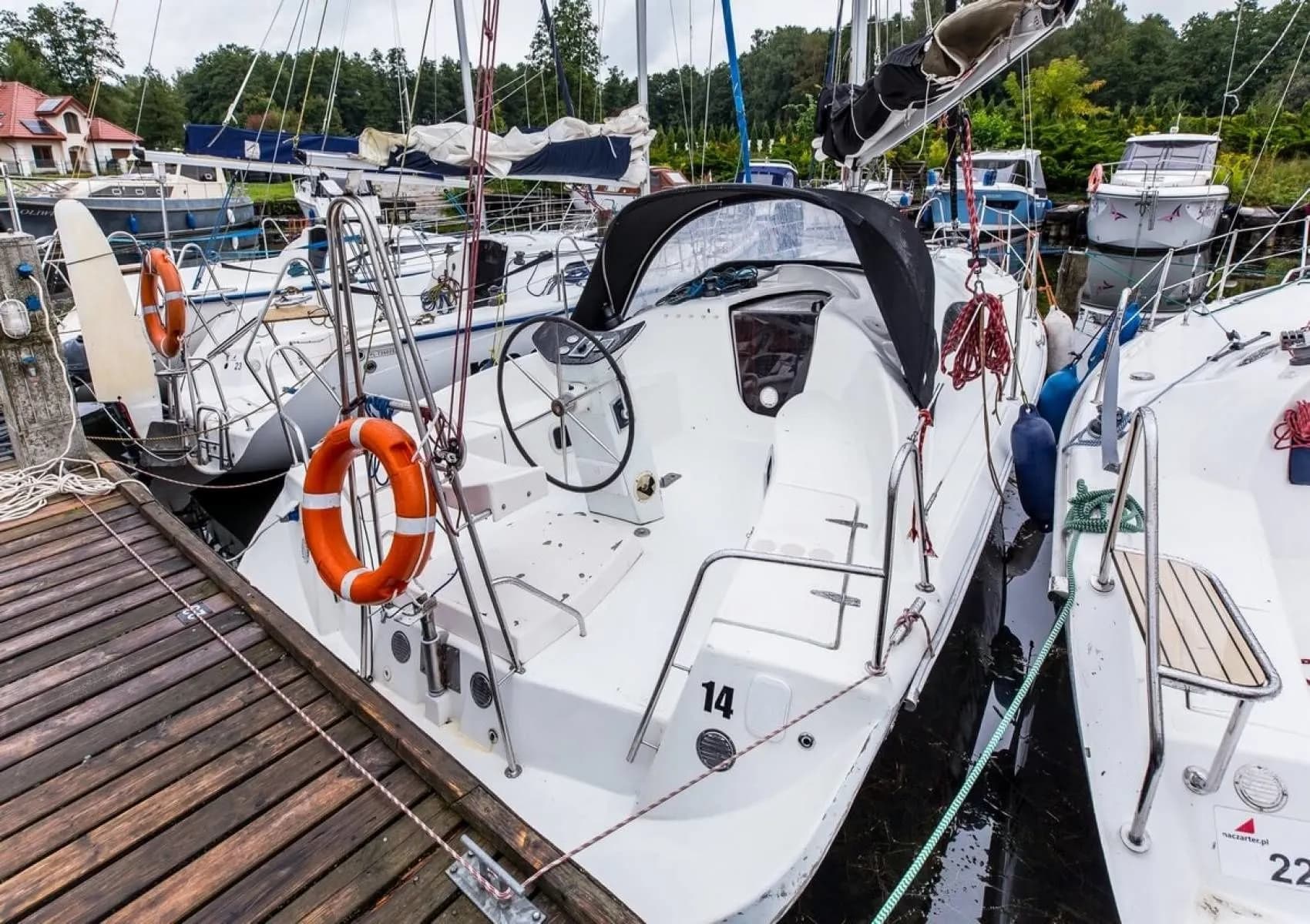 Boat - 9.8m Gizycko Sailing Yacht Hire