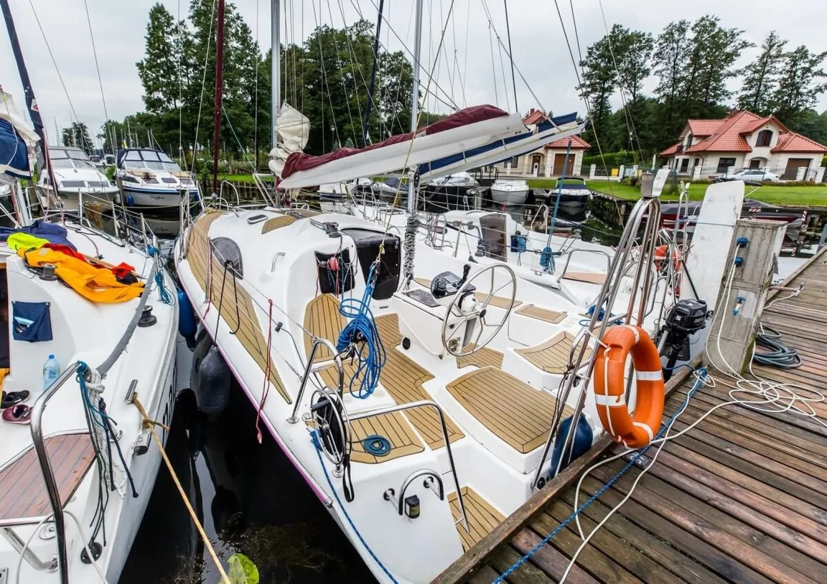Boat - Explore Gizycko on a 9.8m Rental Sailing Yacht