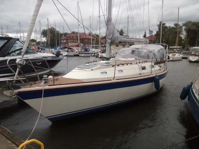 Boat - Charter a 9.7m Westerly Fulmar in Szczecin