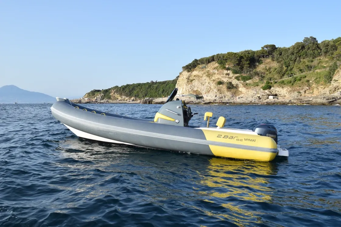 Explore Sorrento on a 6.2m 2Bar 620 Motor Boat Rental