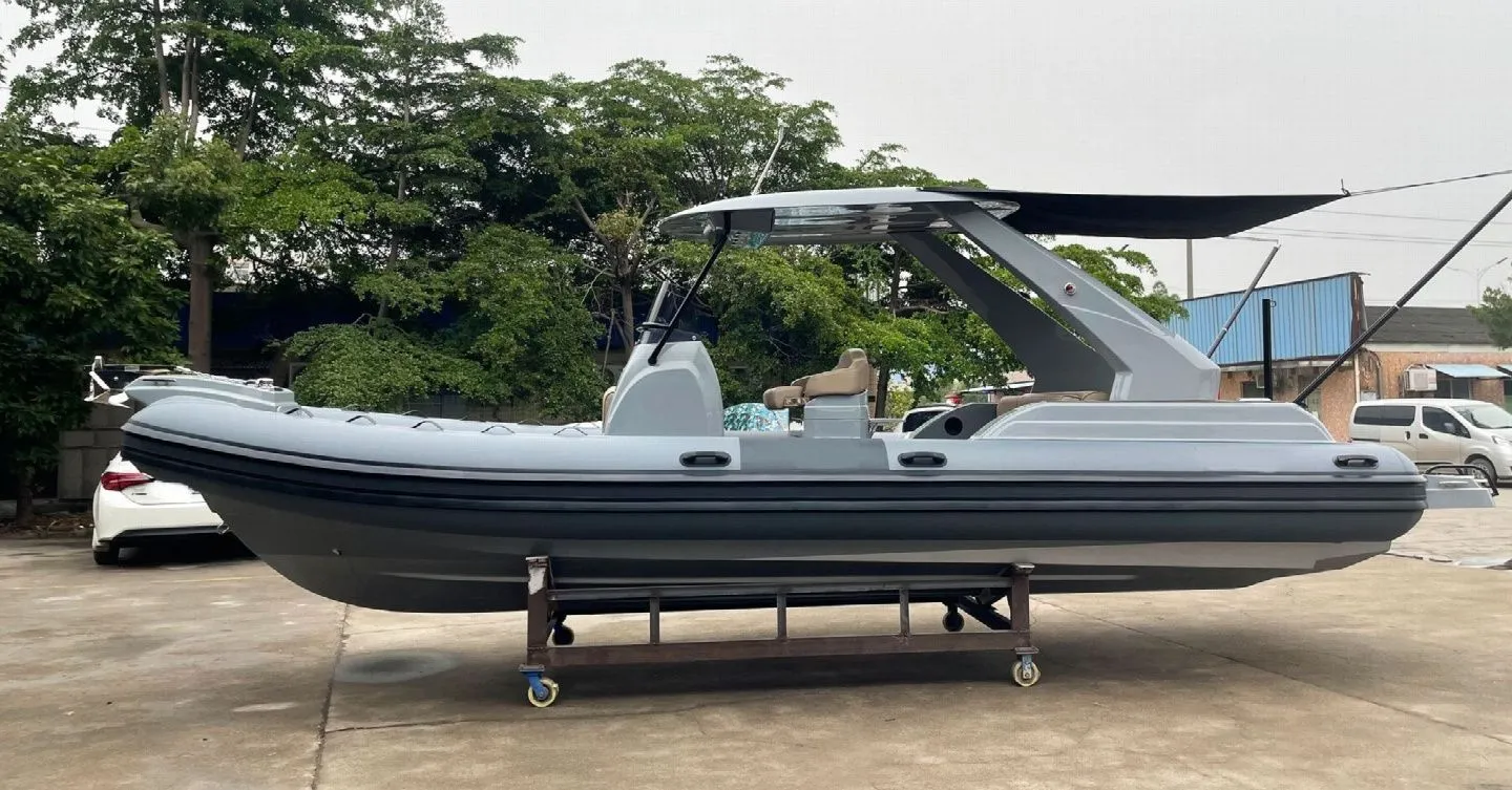 Rent a 7.99m 3BBB 7 Motor Boat in Grimaud