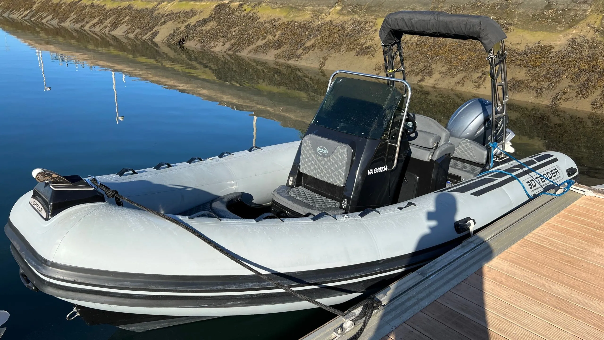 Charter a 5.9m 3D Tender Dream 6 in Arzon