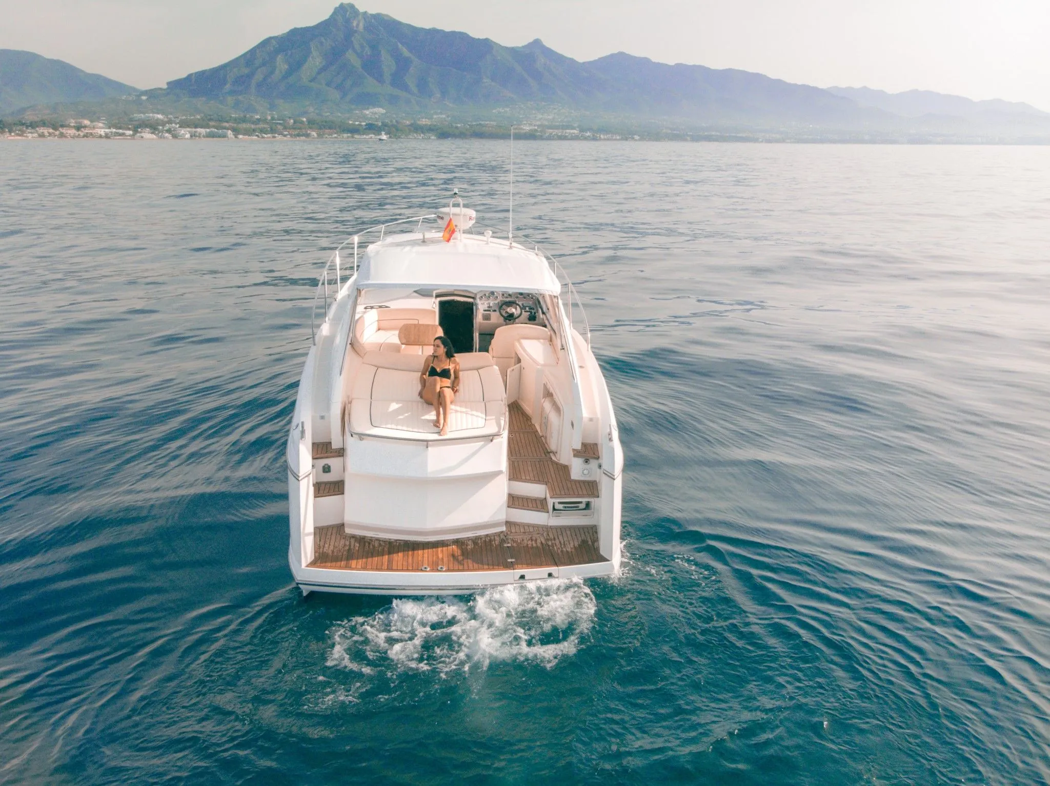 12.09m Marbella Motor Yacht Absolute 39 Hire