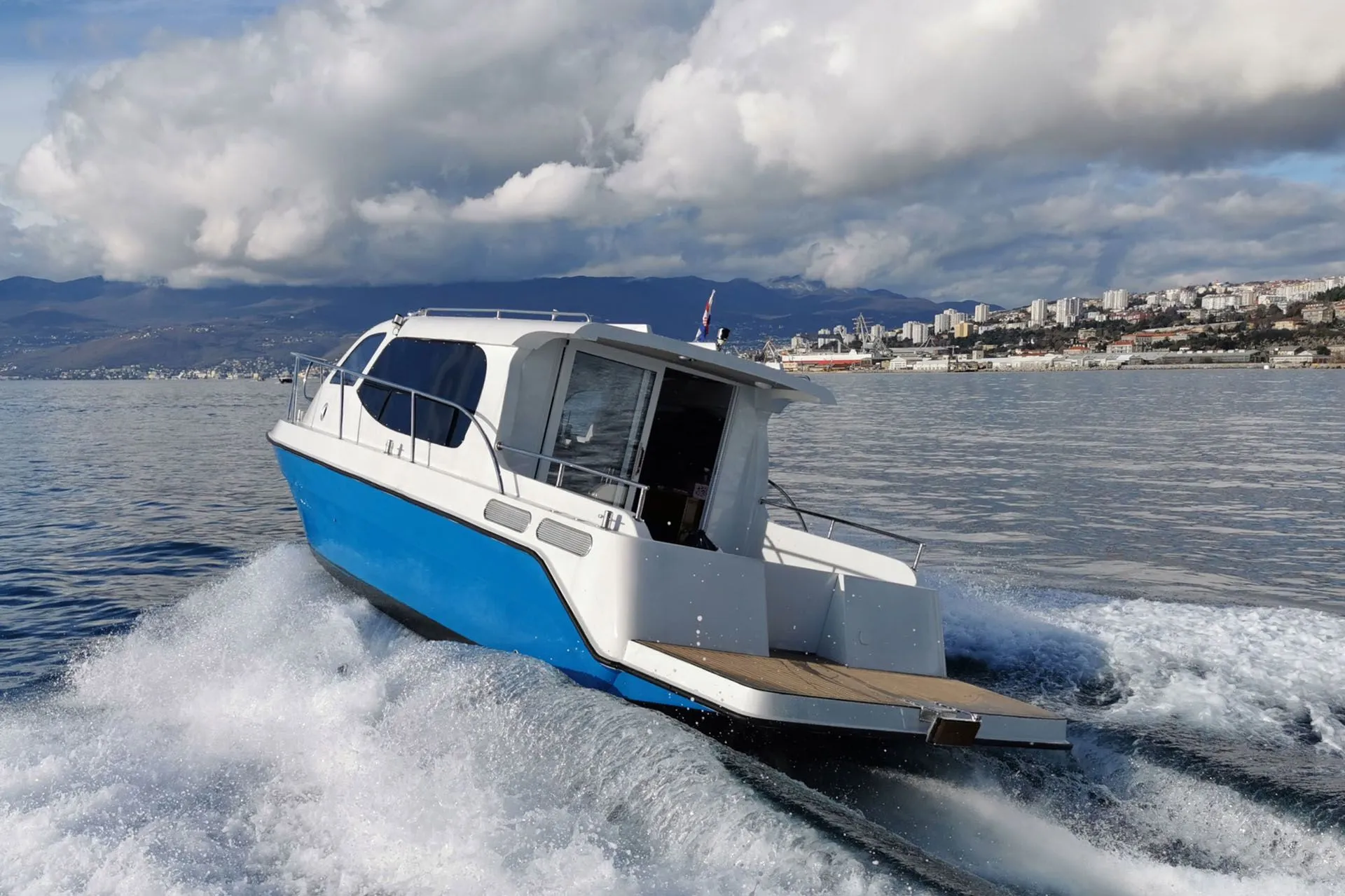 Day Cruiser Charter Boat