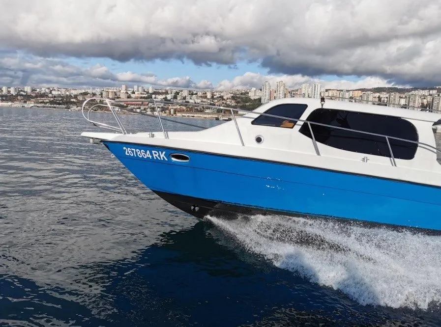 Day Cruiser Charter Boat