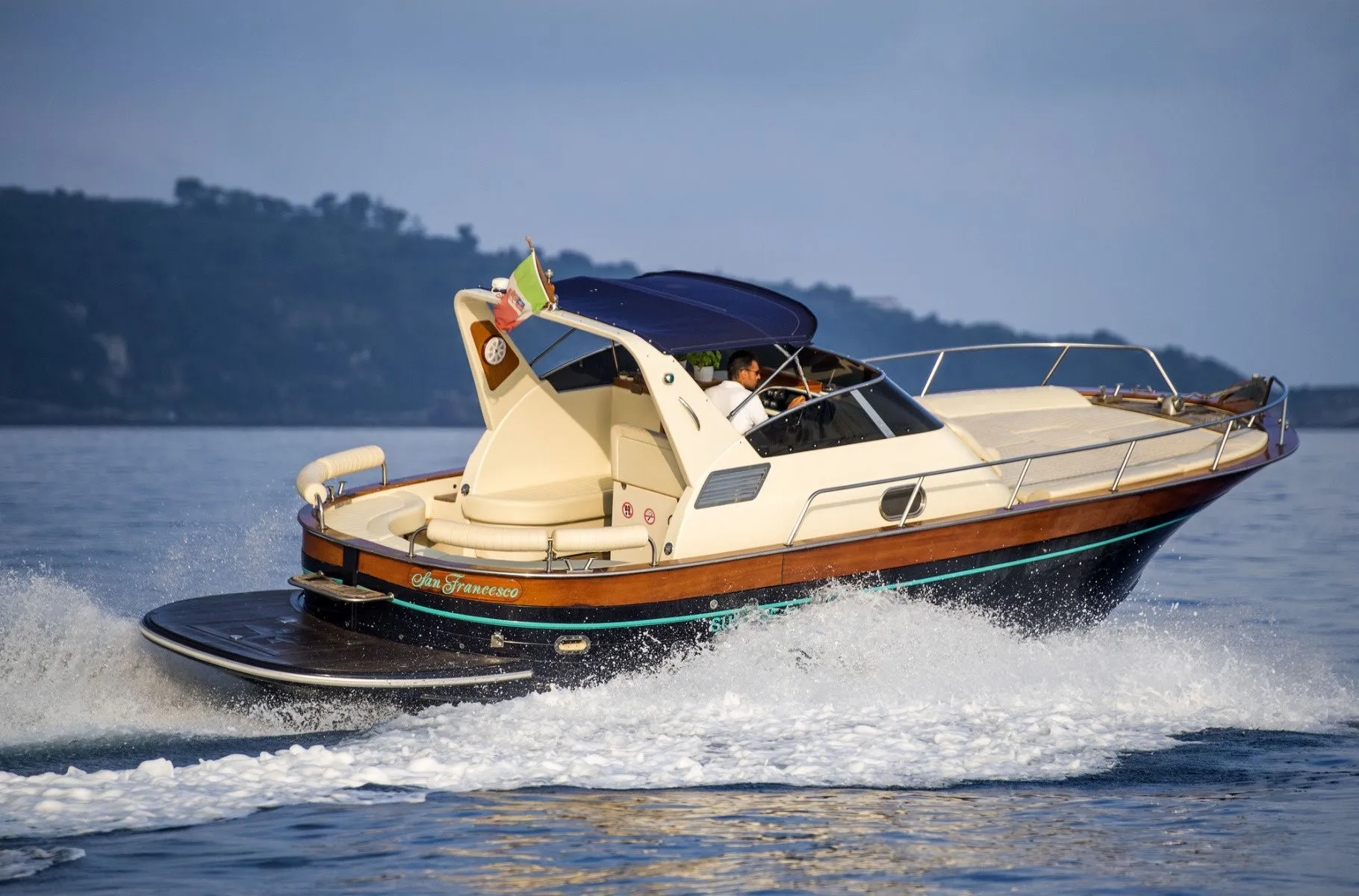 Boat - 9.14m Sorrento Acquamarina 32 Motor Yacht Hire