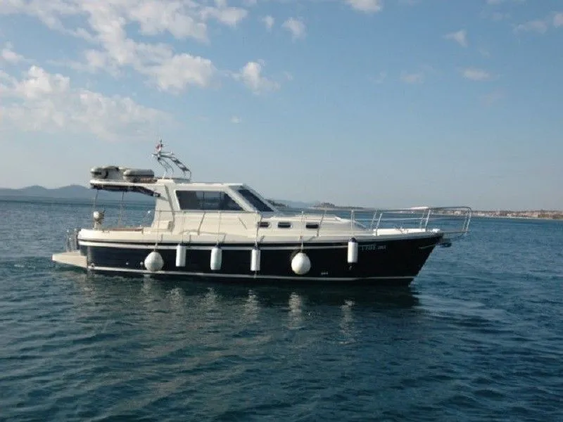 Explore Sukosan on a 10.8m Rental Motor Yacht Adria 1002