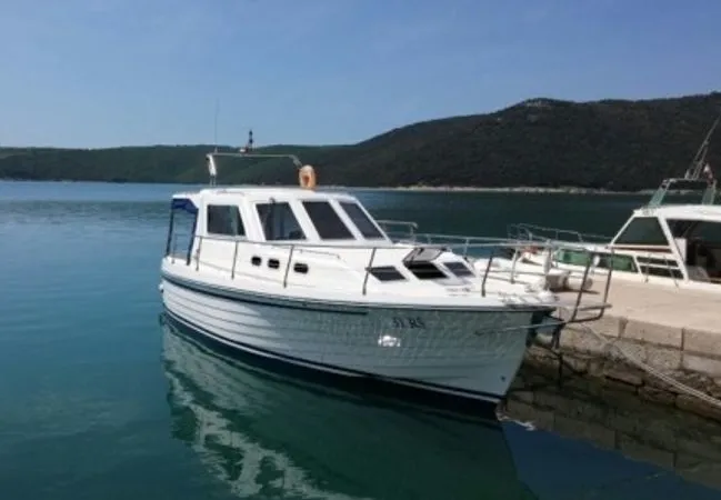 Charter a 10.8m Motor Yacht Adria 1002 in Zadar