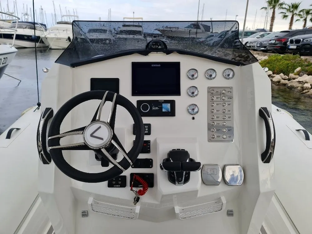 Biograd na Moru Kiralık Advance G800 8.5m Motorlu Tekne