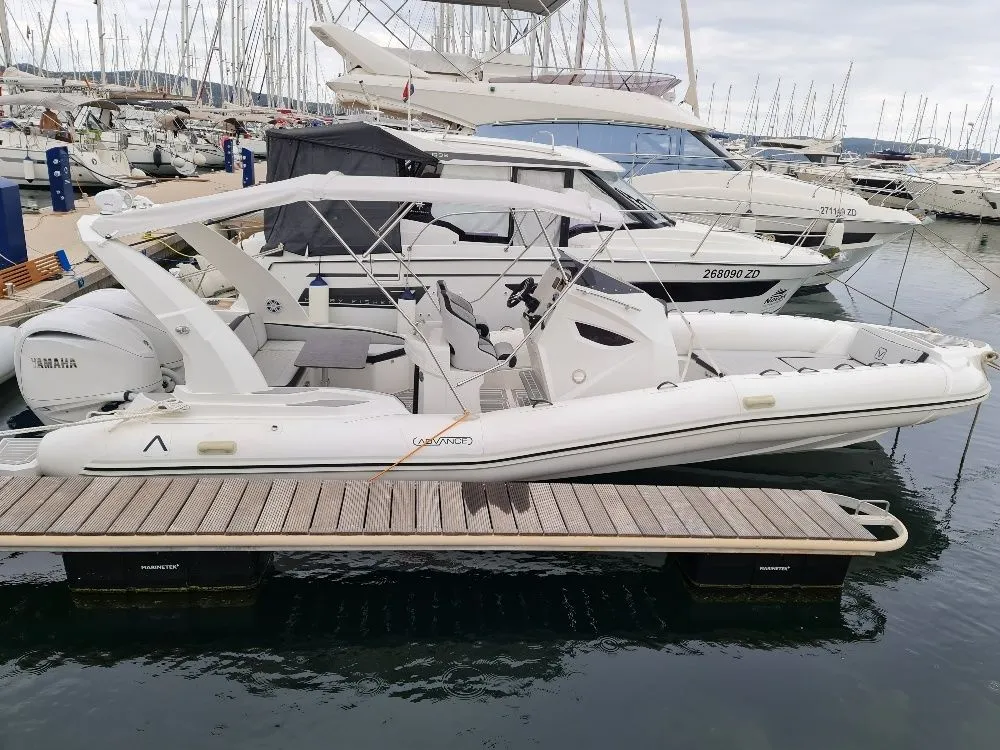 Rent a 8.5m Motor Boat in Biograd na Moru