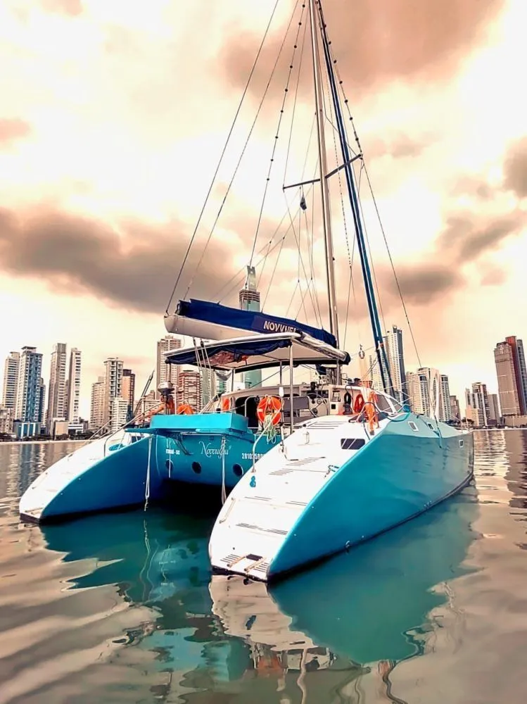 Novvueu2 Charter Boat