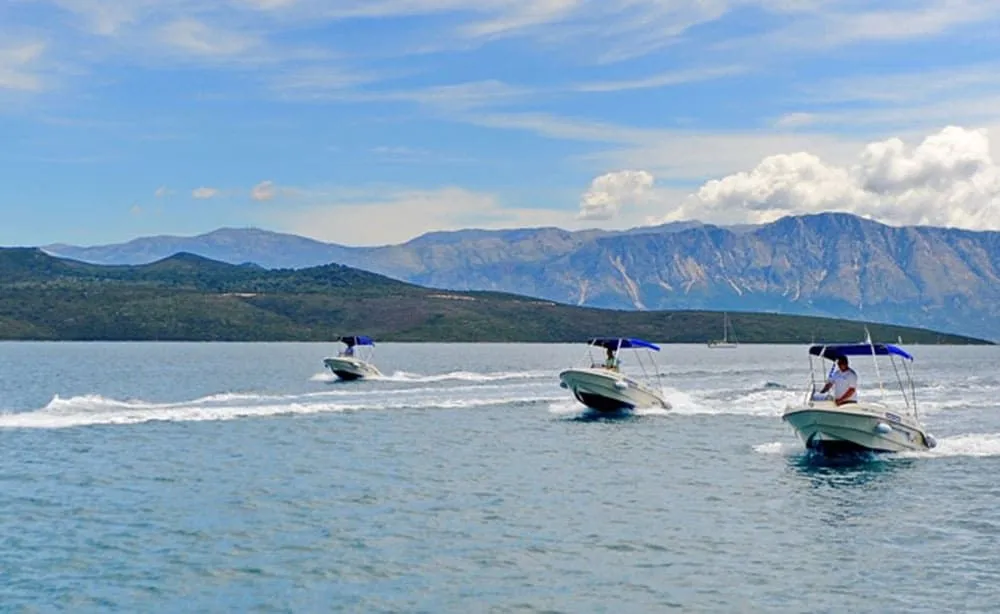 4.85m Nikiana Motor Boat Afaia 485 Hire