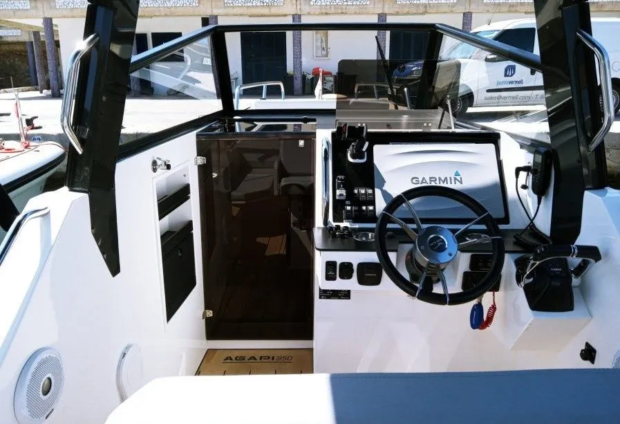 SA 950 Charter Boat
