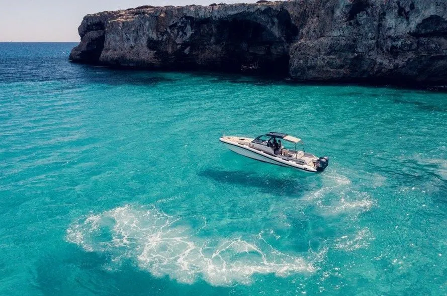Rent a 8.74m Boat in Porto Cristo
