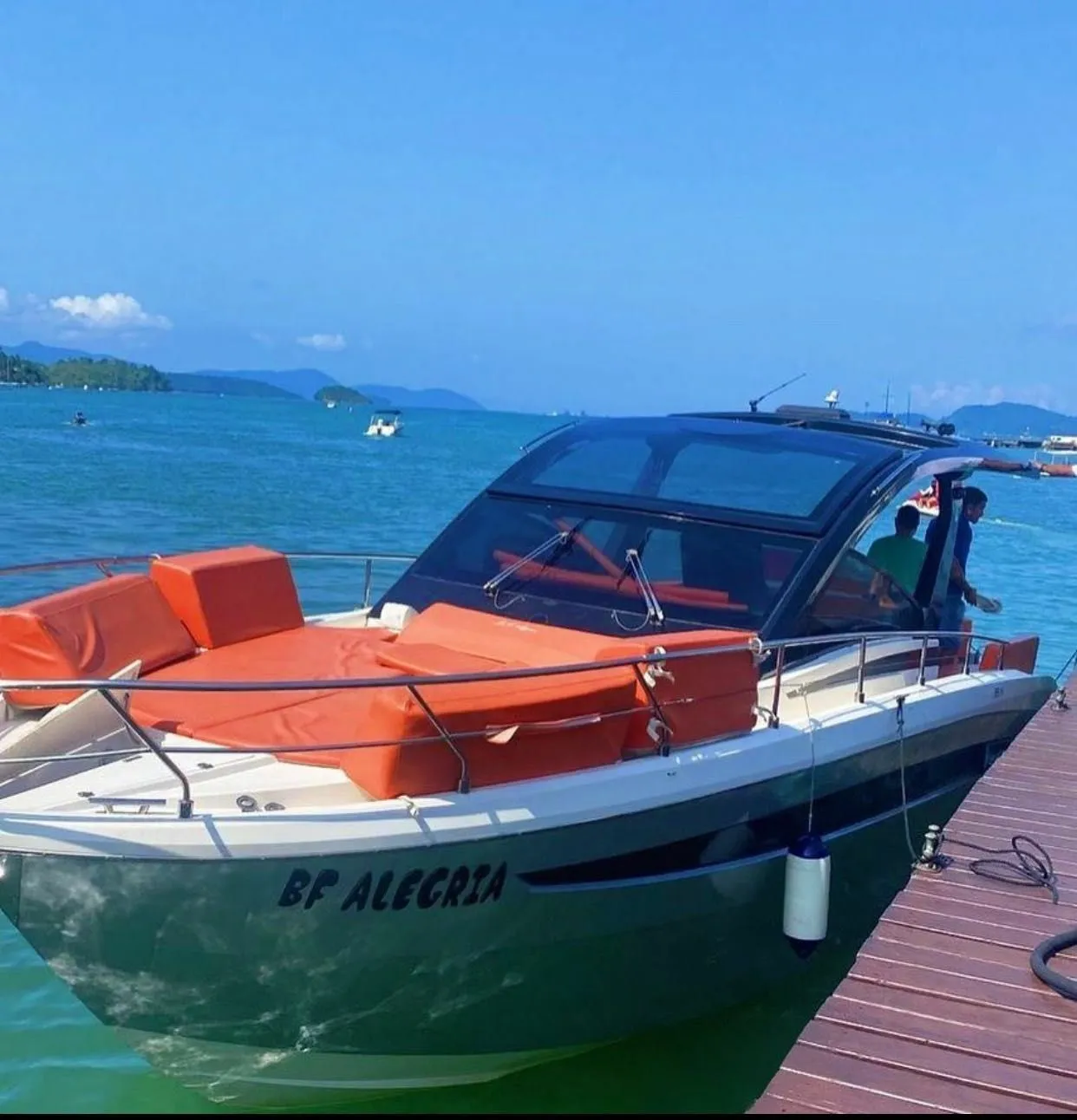 Rent a 11.88m Boat in Angra dos Reis