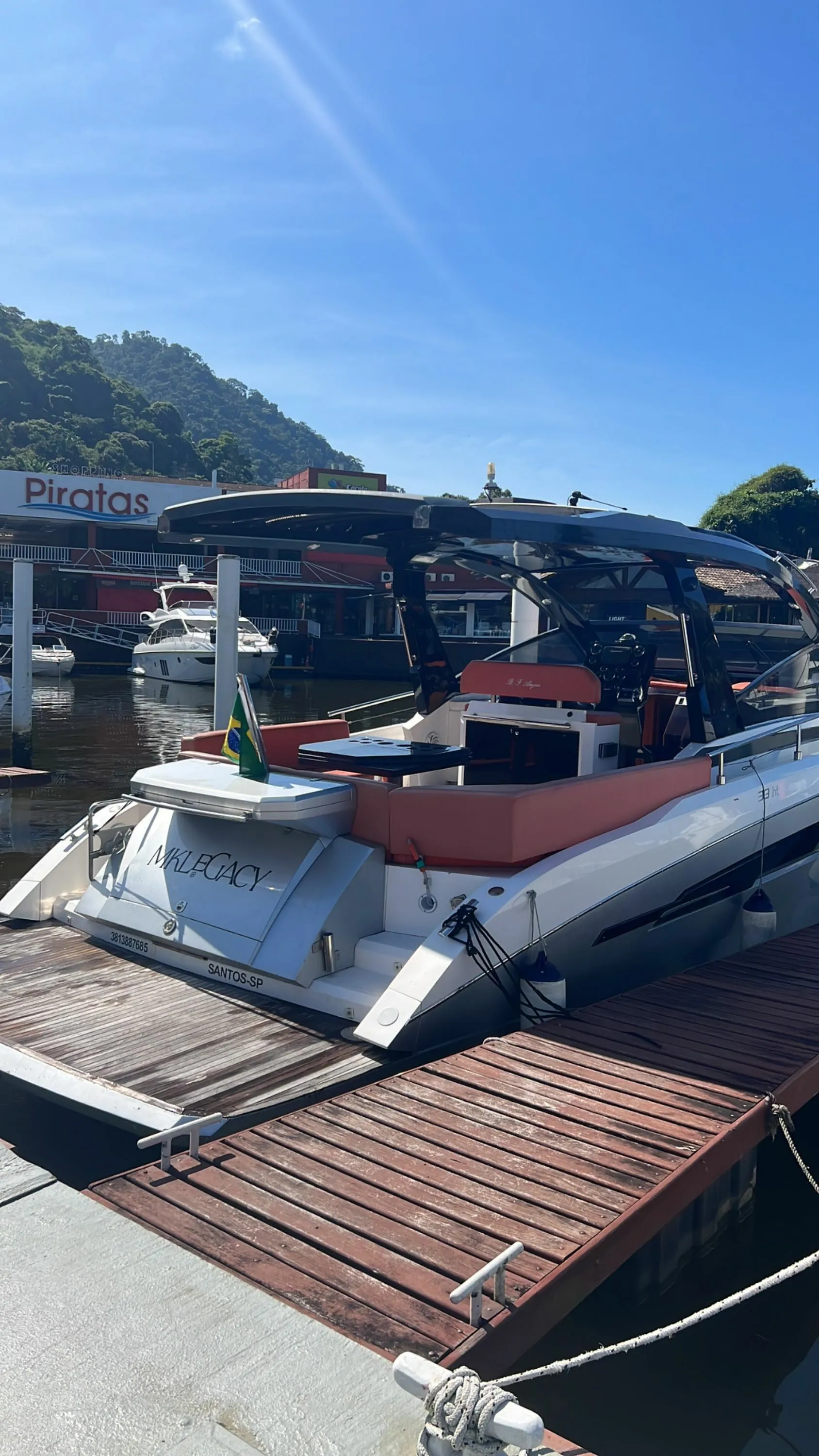 Rent a 11.88m Boat in Angra dos Reis