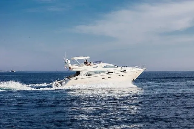 Rent a 17.48m Aicon 56 S Fly in Šibenik