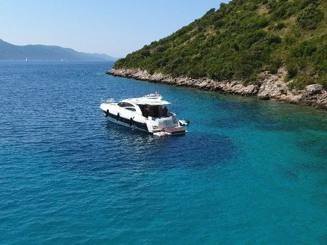 Solo 1 Charter Boat - 4