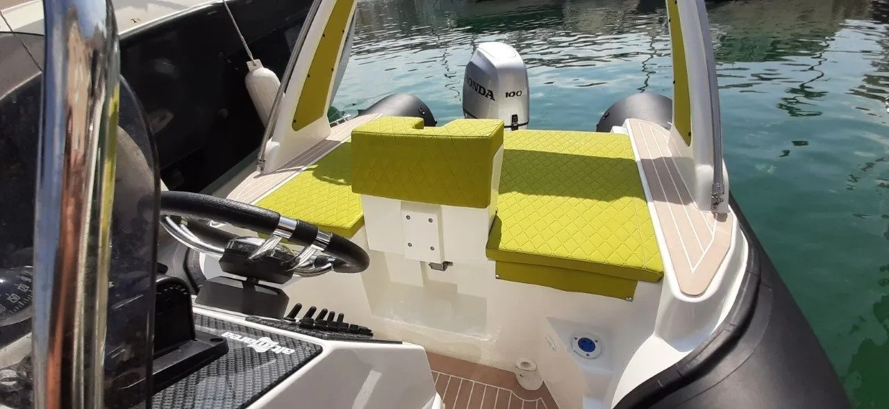Wave Charter Boat