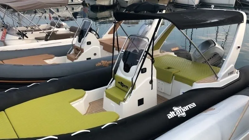 Wave Charter Boat