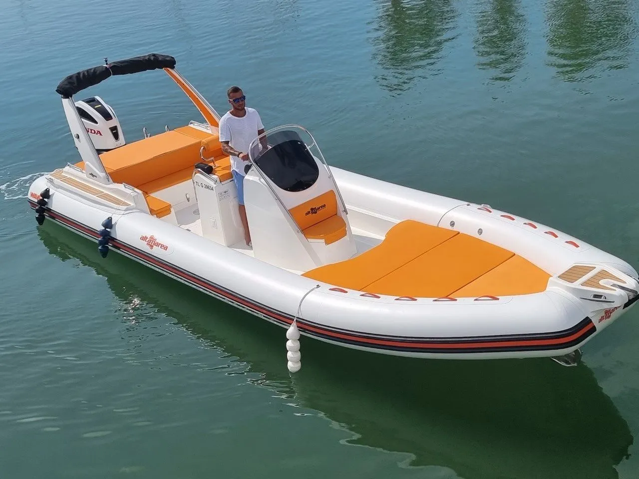 Explore Frejus on a 8.45m Rental Motor Boat Altamarea 27 Wave